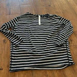 Lululemon Back in Action top size 2 black stripe